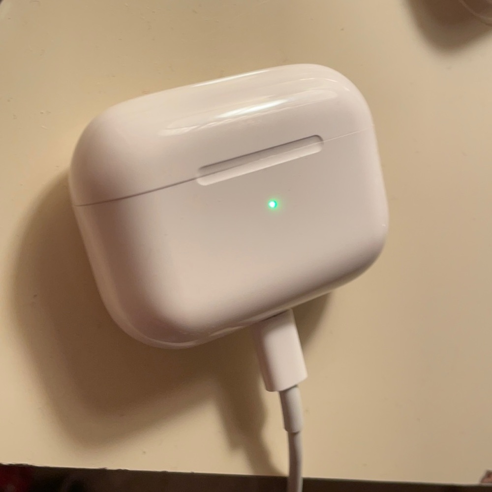 Apple 🍎 IPods 2nd generation Case charger - Picture 1 of 3